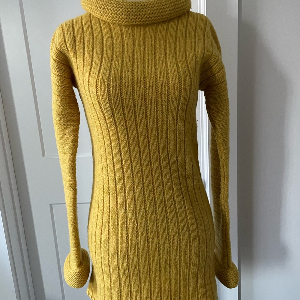 WOOL SWEATER Size S. Made in tally.